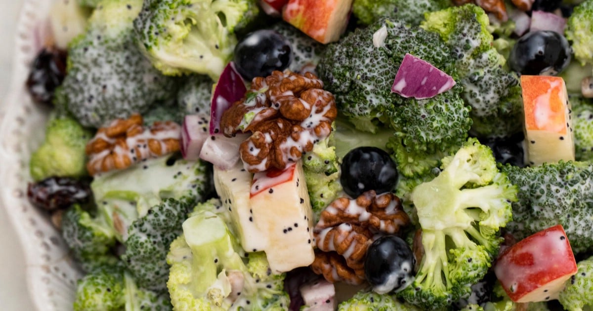 Sweet & Savory: The Irresistible Crunch of Broccoli Apple Salad